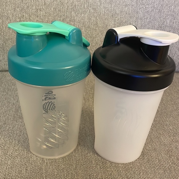 One Blender bottle 20 oz and one Puori bottle 20oz - Picture 3 of 3